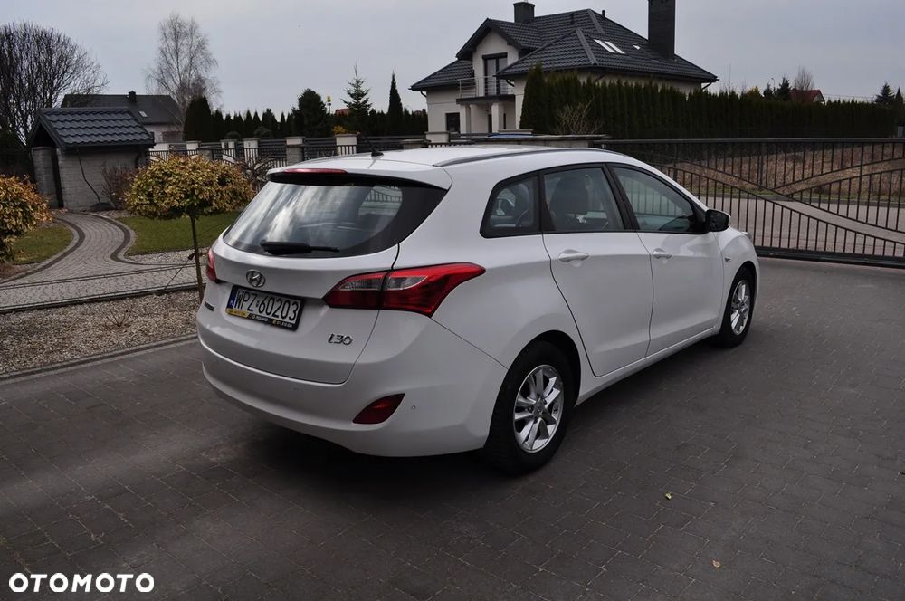 Hyundai i30 1.6 CRDi Fifa World Cup Edition - 13