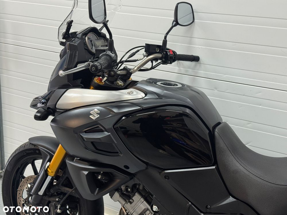 Suzuki V-STROM - 25