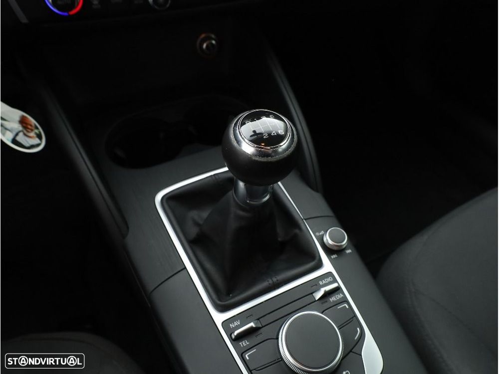 Audi A3 1.6 TDI Advance Ultra - 17