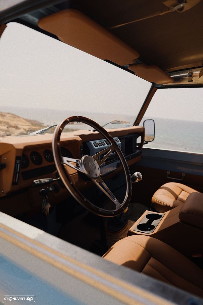 Land Rover Defender - 8