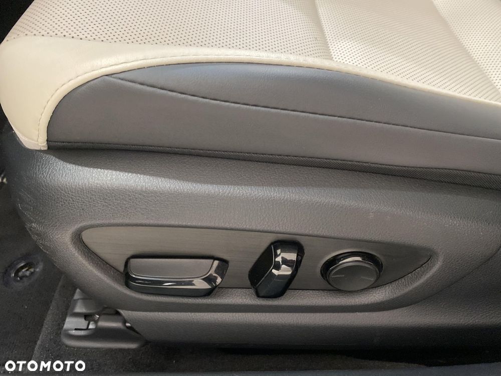 Lexus ES 300h Business Edition - 22