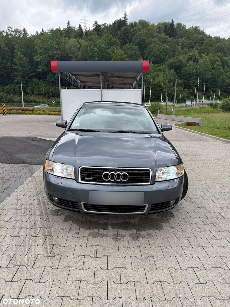 Audi A4 Limousine - 1