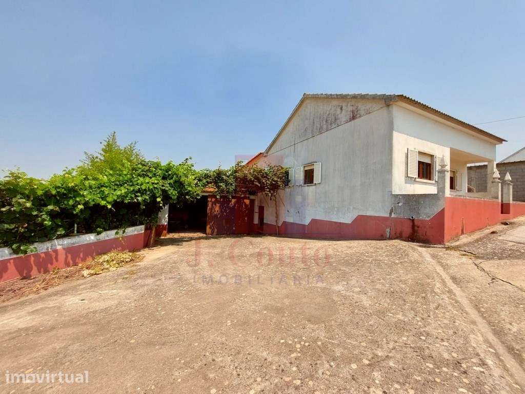 Moradia T3 com Terreno de 7.868 m² | Vista Panorâmica sobre o Campo... - Grande imagem: 2/31