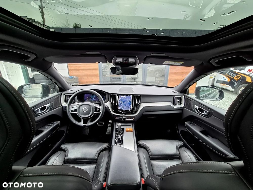 Volvo XC 60 T6 Plug-In Hybrid AWD Plus Dark - 7