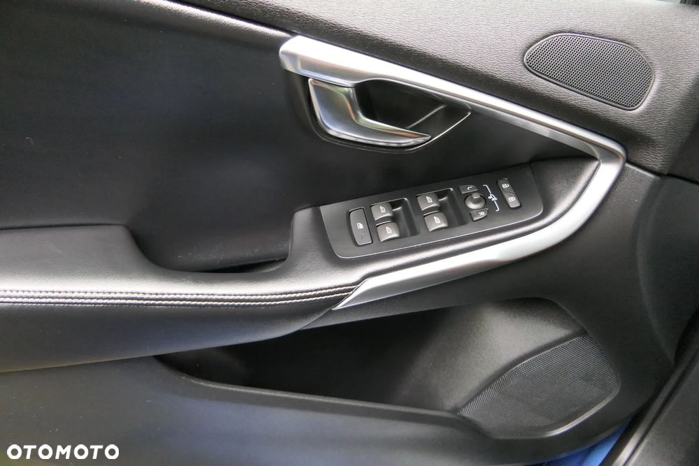 Volvo V40 D3 Drive-E SCR R-Design Momentum - 32