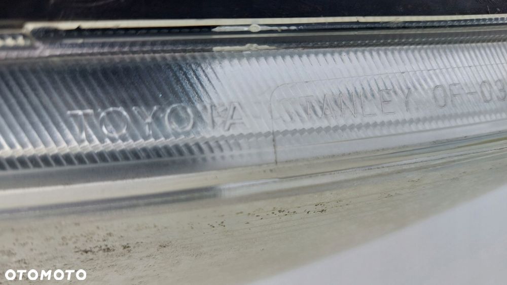 lampa prawy przód prawa przednia toyota corolla verso ii eu - 8