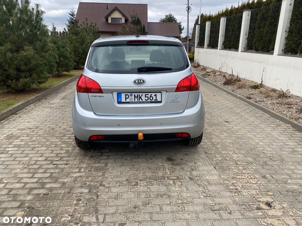 Kia Venga - 8