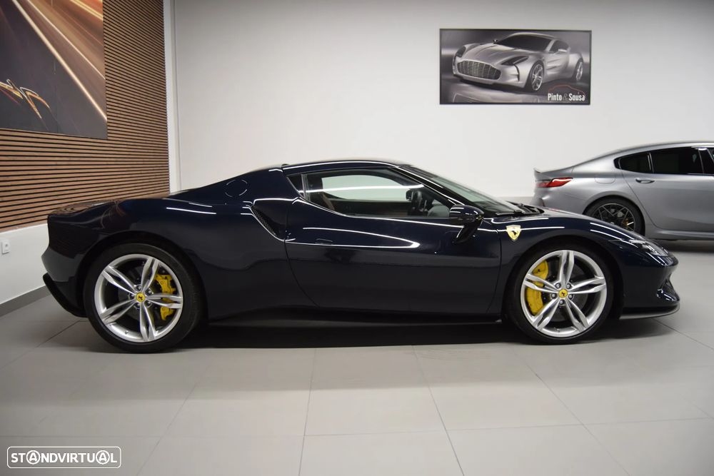 Ferrari 296 GTB Coupe - 11