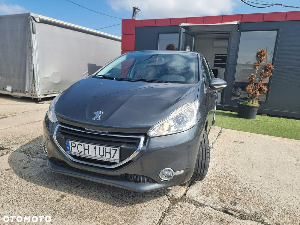 Peugeot 208 - 1