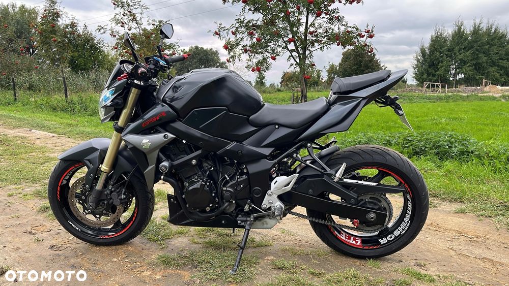 Suzuki GSR