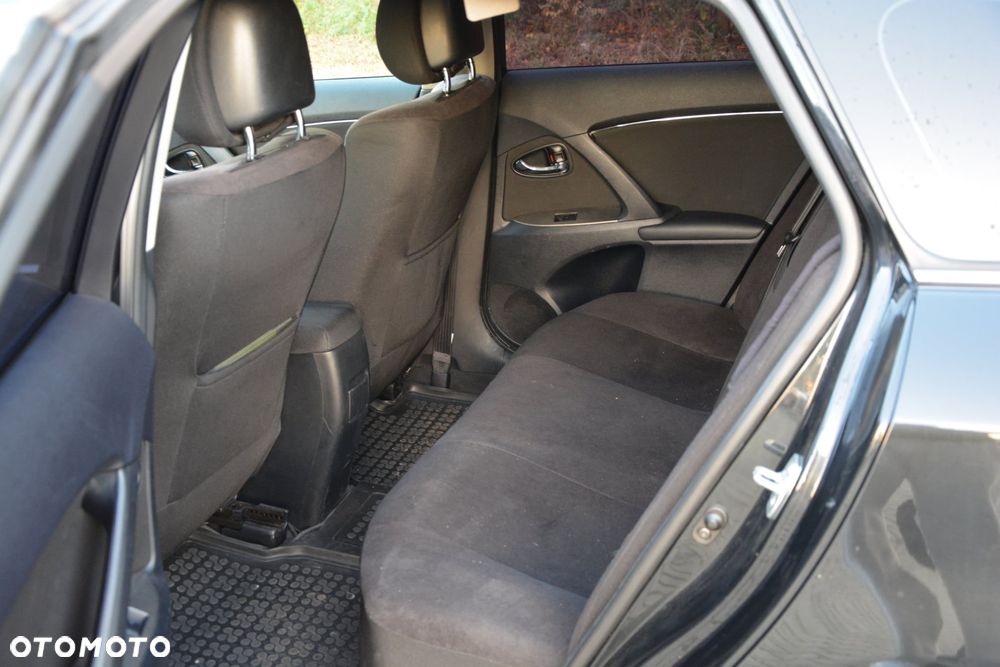 Toyota Avensis 1.8 Sol plus NAVI - 20