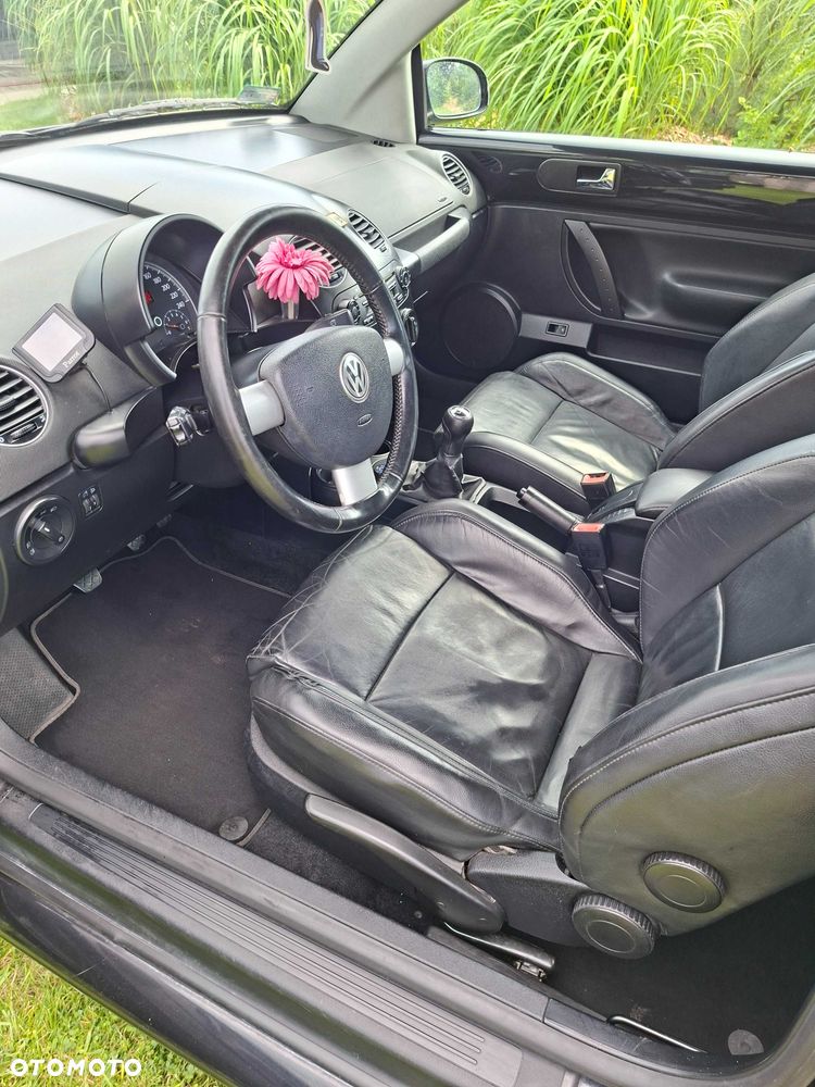 Volkswagen New Beetle - 8