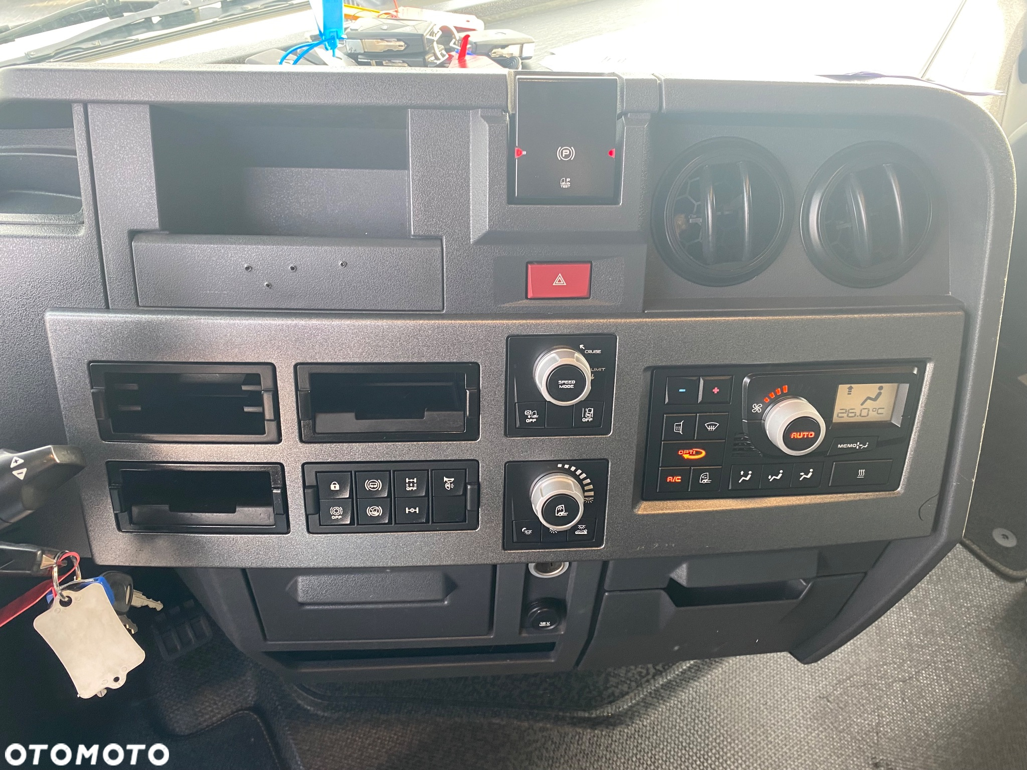Renault T480 High Sleeper Cab - 11