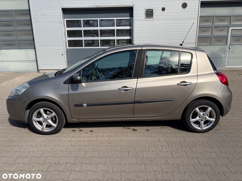 Renault Clio 1.2 16V Alize - 8