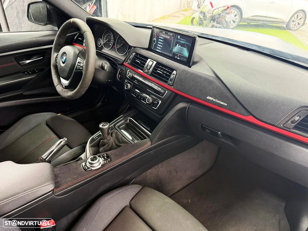 BMW 320 d xDrive Sport Line - 17