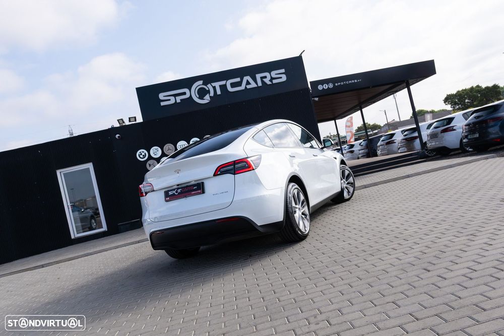 Tesla Model Y Long Range Dual Motor AWD - 9