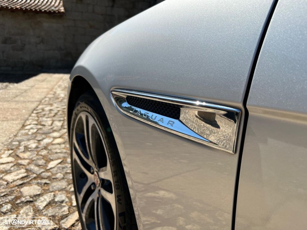 Jaguar XE 20d Aut. Portfolio - 8