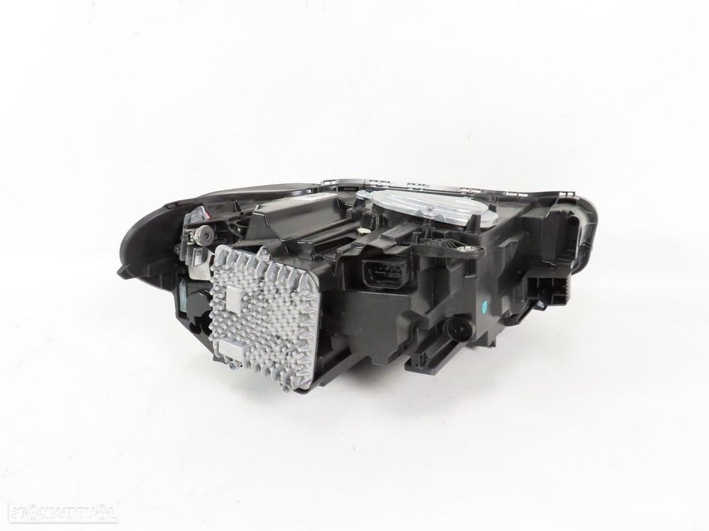 Farol Led LCI Esquerdo Seminovo/ Original BMW X1 (F48) 63115A01171 / 63119477811 - 5