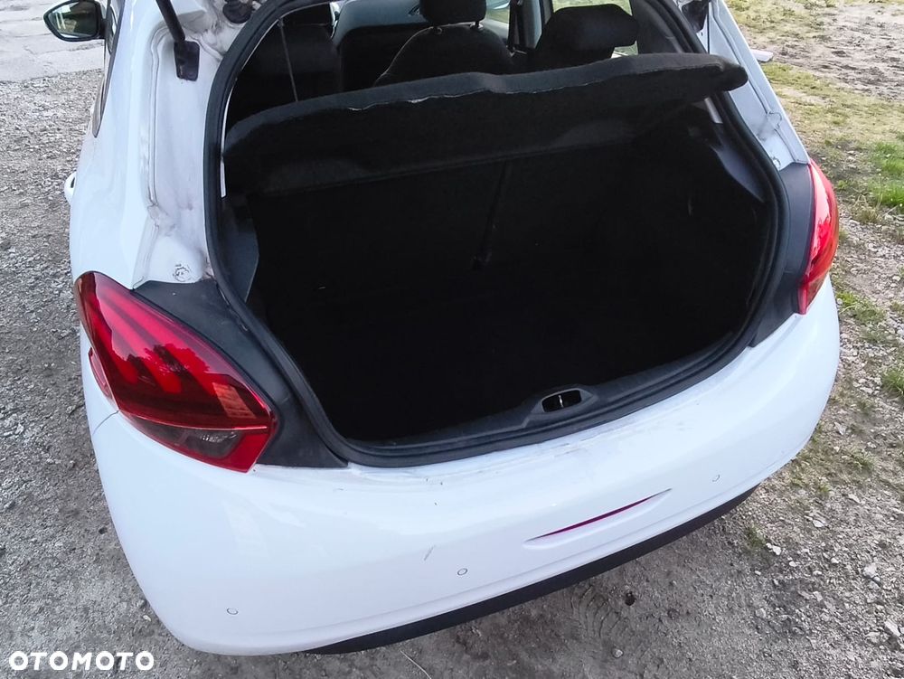 Peugeot 208 PureTech 82 Urban Move - 11