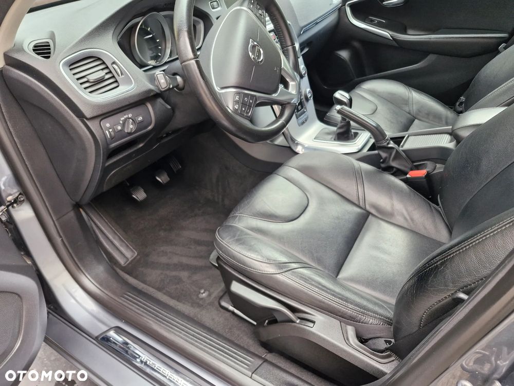 Volvo V40 D2 Inscription - 28