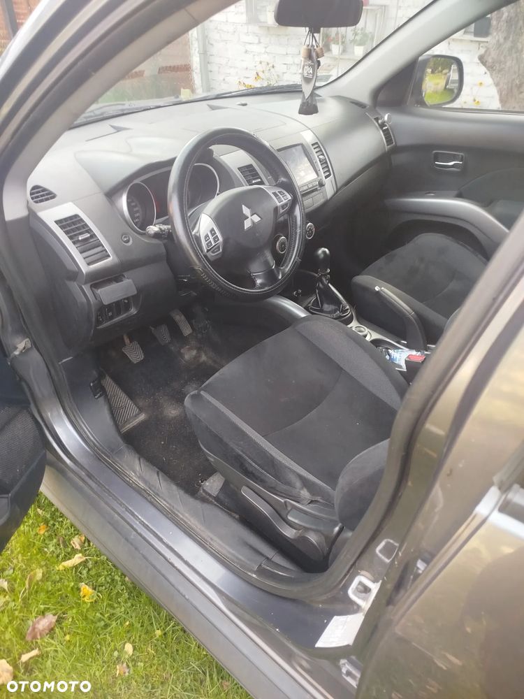 Mitsubishi Outlander - 27