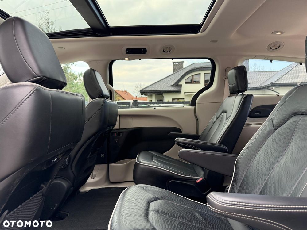 Chrysler Pacifica - 31