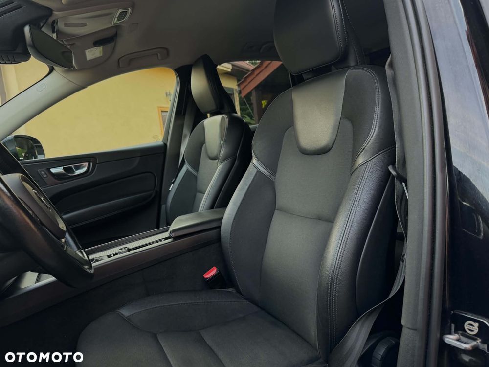 Volvo XC 60 T5 AWD Momentum Pro - 9