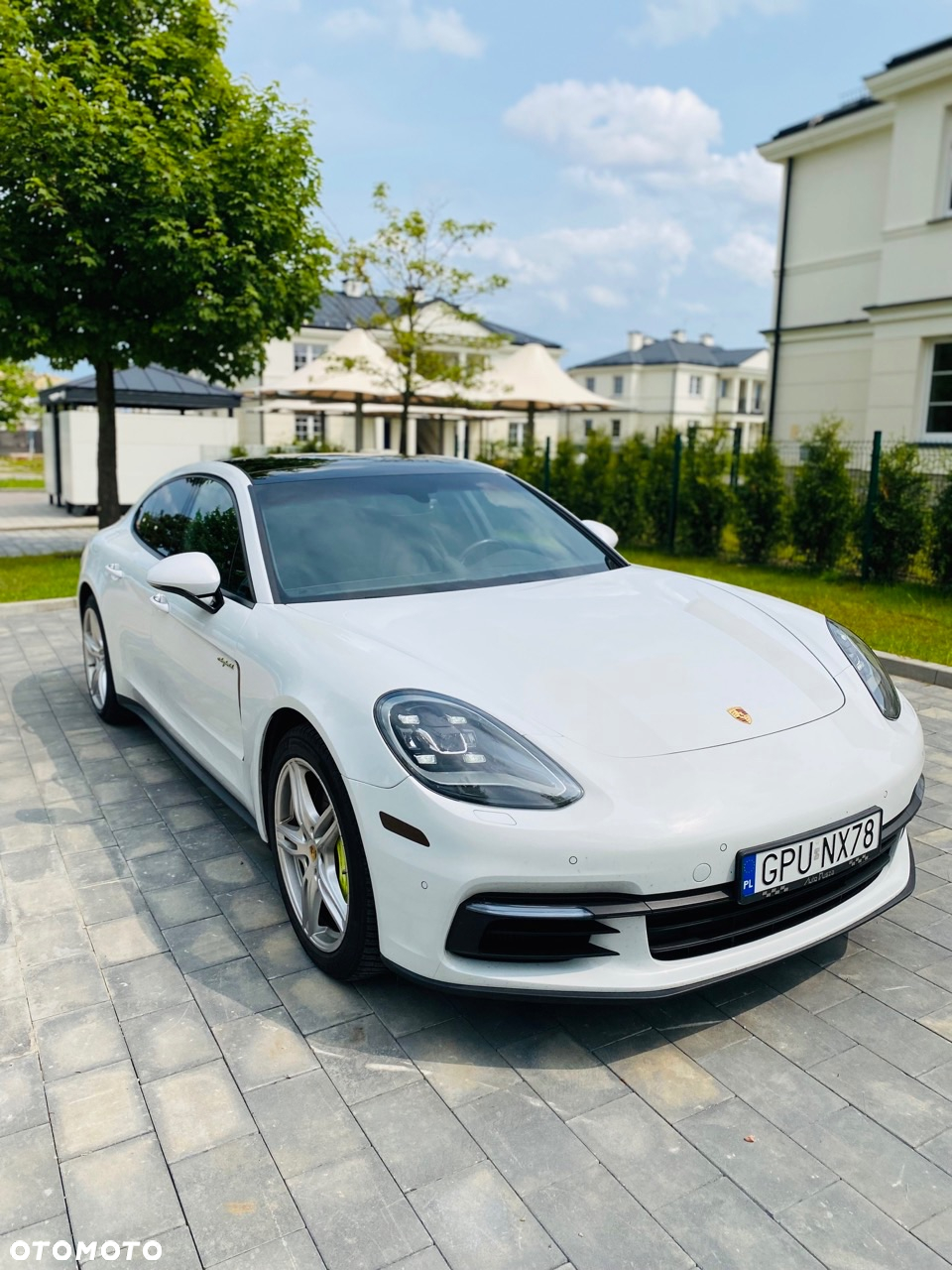 Porsche Panamera 4 E-Hybrid - 24