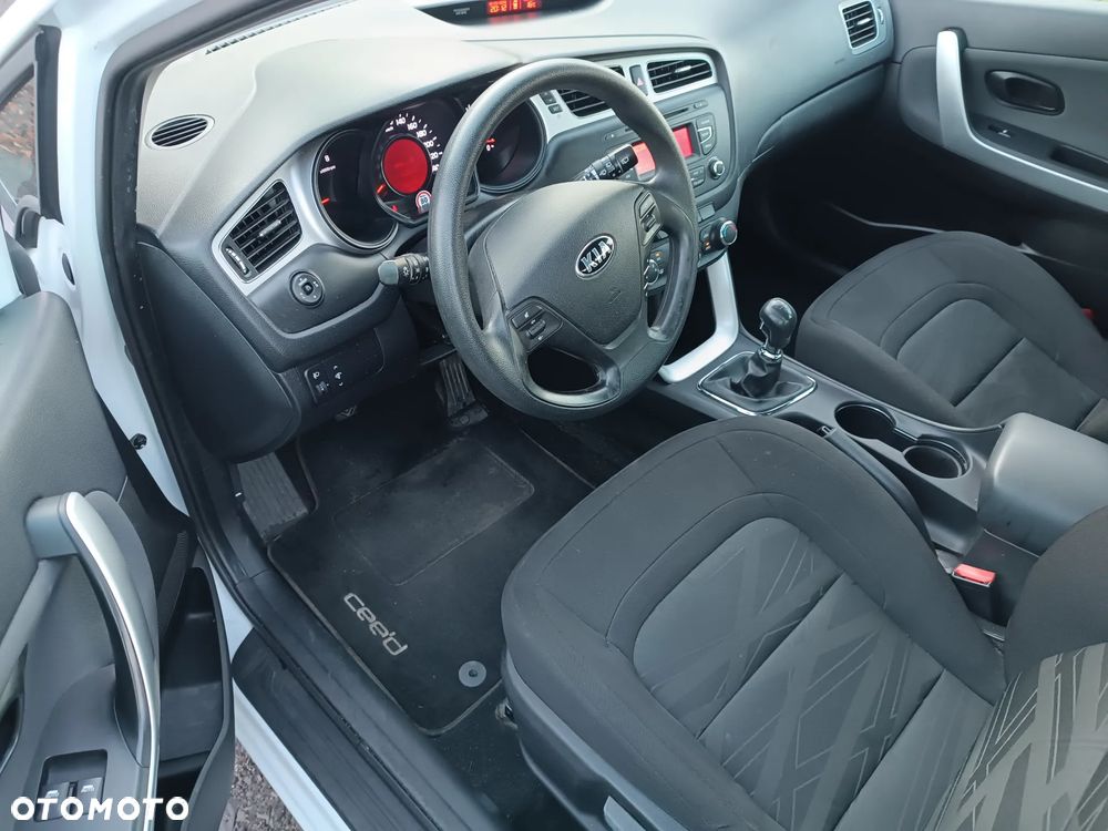 Kia Ceed 1.4 CVVT Vision - 30