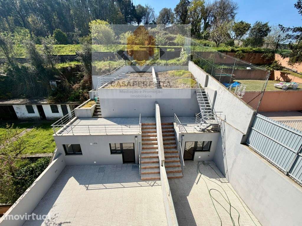 Moradia T3 + Escritório/ Salão com 3 Frentes, Terraços e Jardim - M... - Grande imagem: 2/35