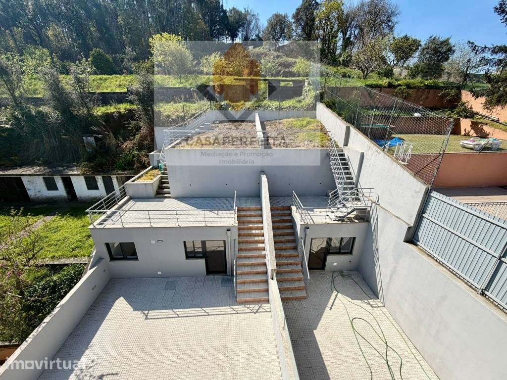 Moradia T3 + Escritório/ Salão com 3 Frentes, Terraços e Jardim - M... - Grande imagem: 2/35