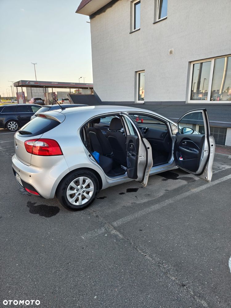 Kia Rio 1.2 L - 9