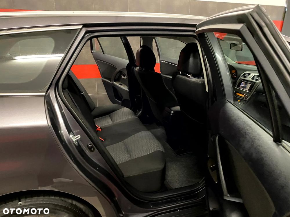 Toyota Avensis Touring Sports 1.8 Executive - 21