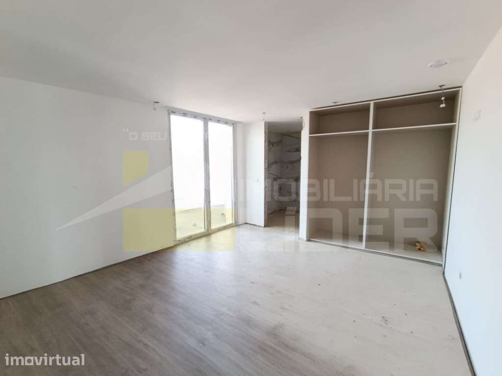 T4 penthouse duplex na Lourinha - Grande imagem: 4/40
