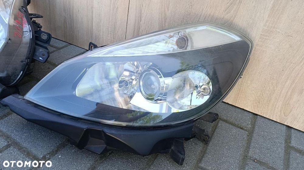 REFLEKTOR 2 LAMPY PRZÓD LEWA PRAWA EUROPA RENAULT CLIO III 3 8200261612 - 7