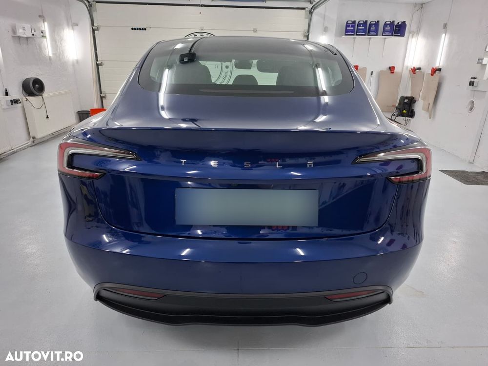 Tesla Model 3 - 6