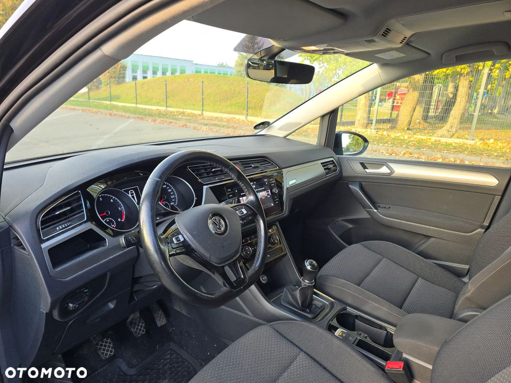 Volkswagen Touran - 10
