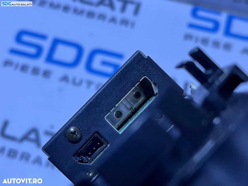 Magazie CD - uri Mercedes W203 Clasa C Class 2001 - 2007 Cod A2038209089 - 5