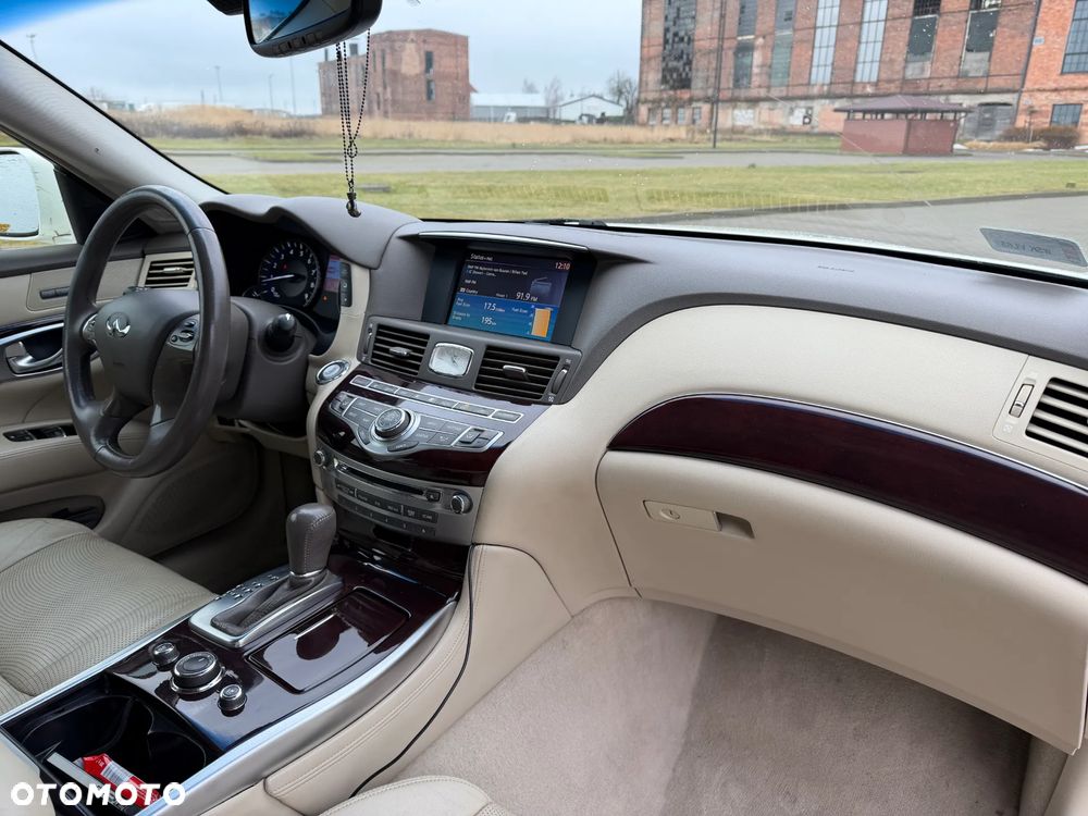Infiniti M - 18