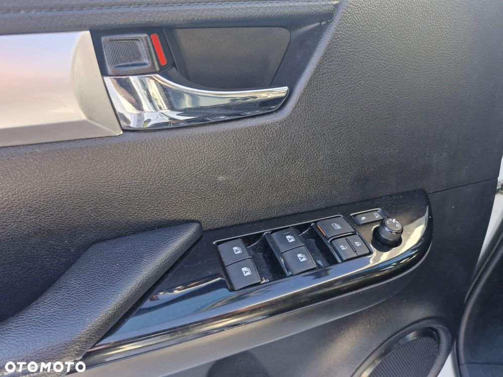 Toyota Hilux 4x4 Double Cab Autm S&S Executive - 19