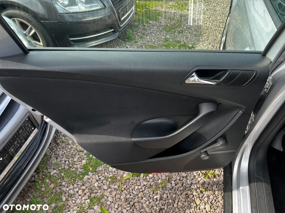 Volkswagen Passat 1.9 TDI DPF Comfortline - 24