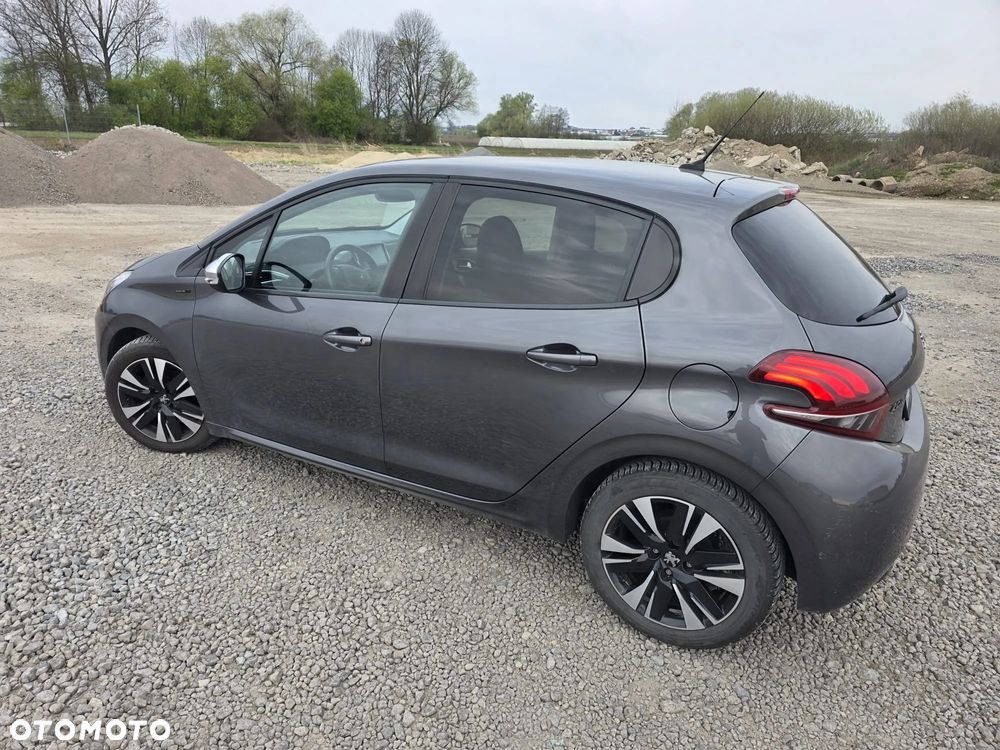 Peugeot 208 PureTech 82 Start & Stop Allure - 2