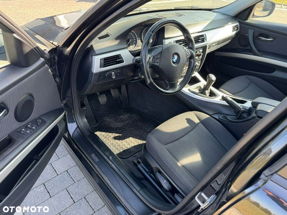 BMW Seria 3 318d DPF Edition Lifestyle - 25