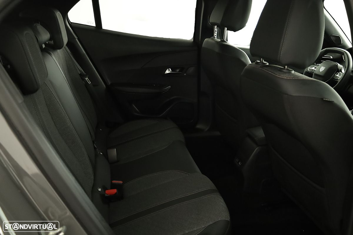 Peugeot 2008 1.2 PureTech Allure - 23
