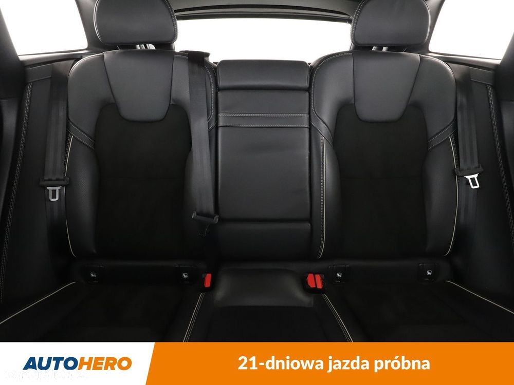 Volvo XC 60 D4 R-Design - 16