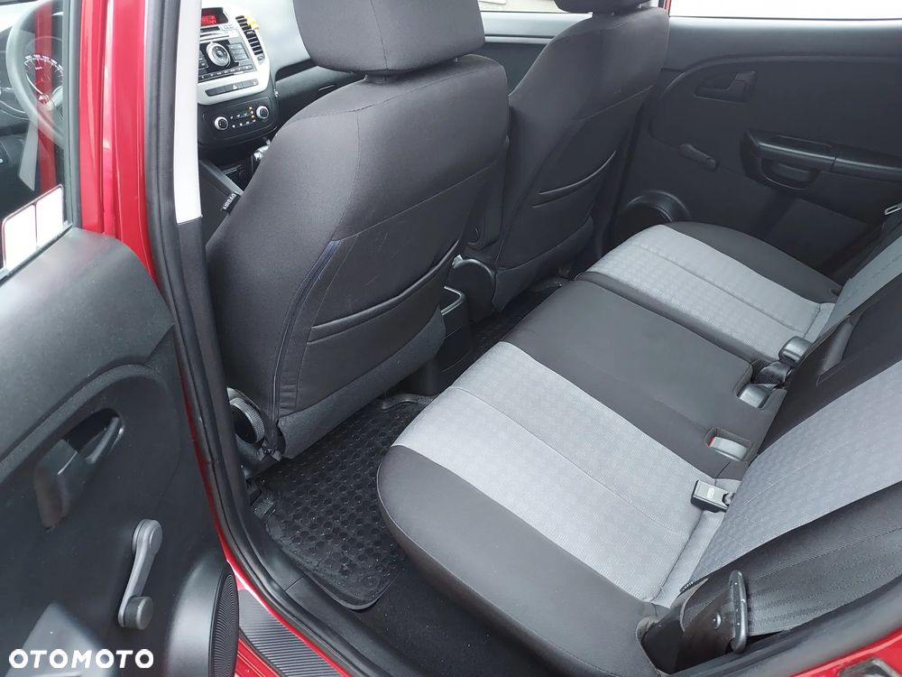 Kia Venga 1.6 L - 10