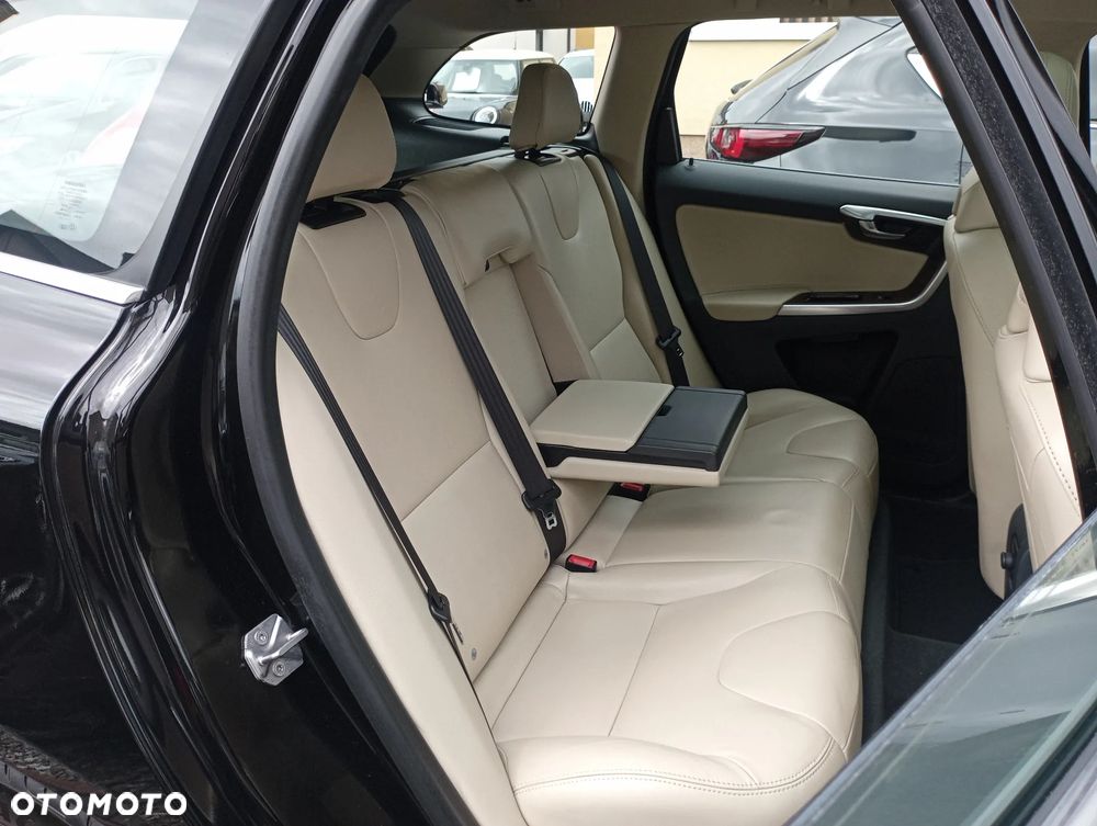 Volvo XC 60 T6 AWD Drive-E Summum - 11
