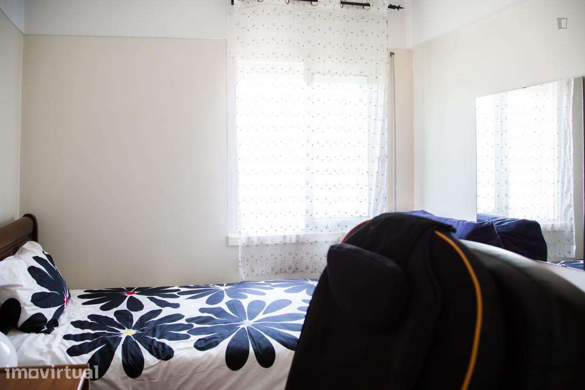 Quarto - localizado em Carnide Lisbon - Grande imagem: 3/22