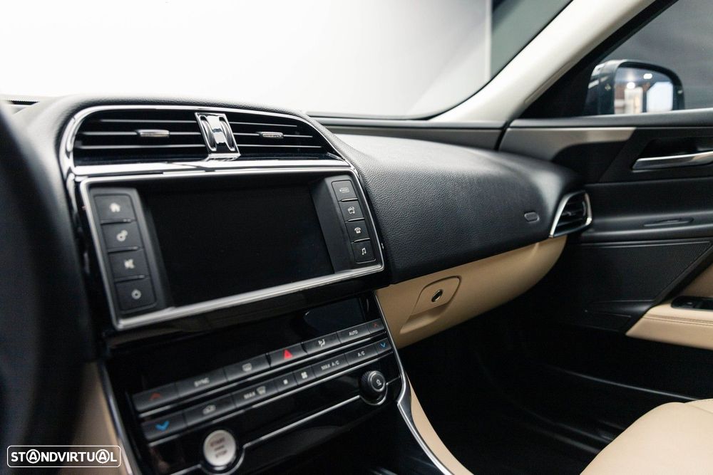 Jaguar XE 2.0 D Prestige Aut. - 34