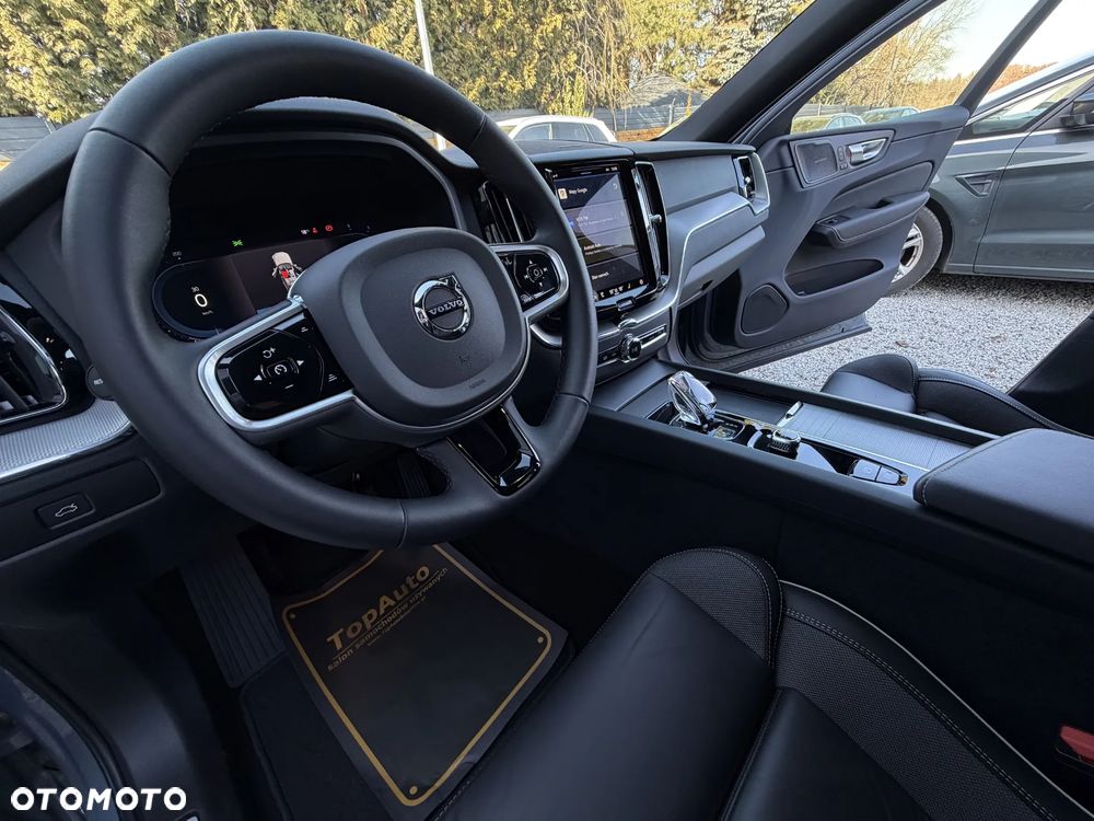 Volvo XC 60 B4 D Essential - 19